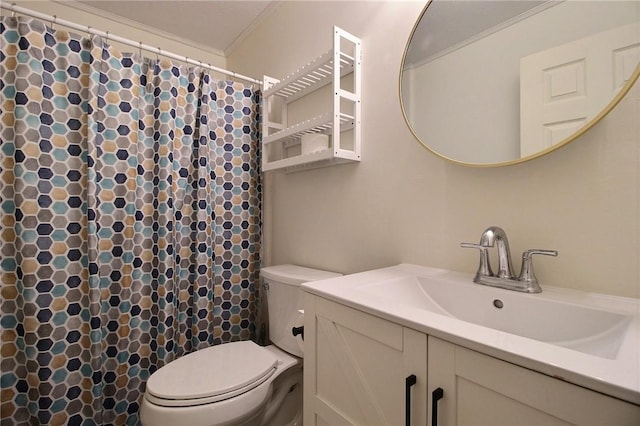 bathroom featuring toilet, ornamental molding, a shower with curtain, and vanity