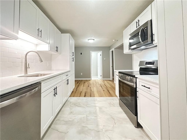 300 Smithfield Rd Unit B3-18, North Providence, RI 02904 - kitchen featuring stainless steel appliances, a sink, white cabinets, and baseboards
