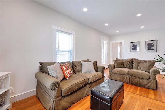 living room featuring recessed lighting and baseboards