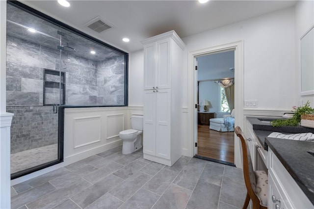 136 White Birch Cir, Scituate, RI 02831 - bathroom with tiled shower, a decorative wall, recessed lighting, vanity, and toilet