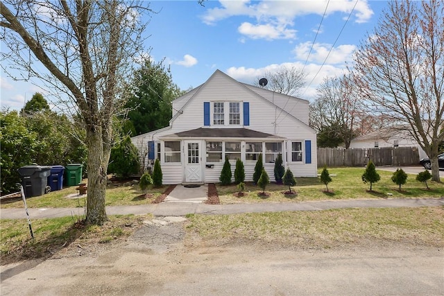 280 Long St, Warwick, RI 02886 - view of front of property featuring fence