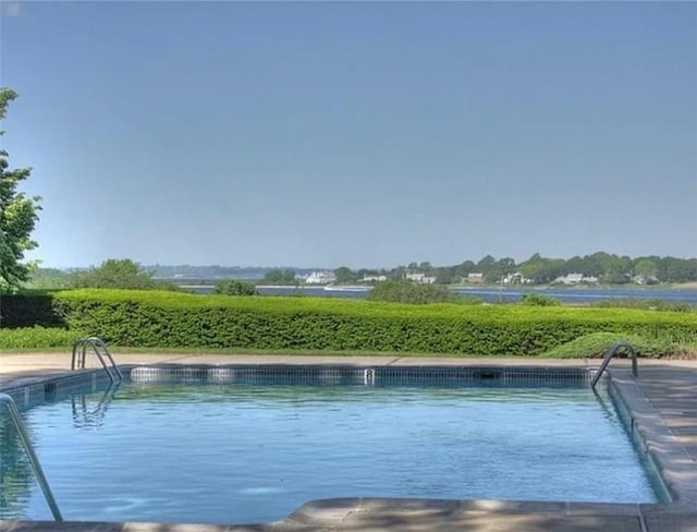 26 Bagy Wrinkle Cv, Warren, RI 02885 - view of community pool