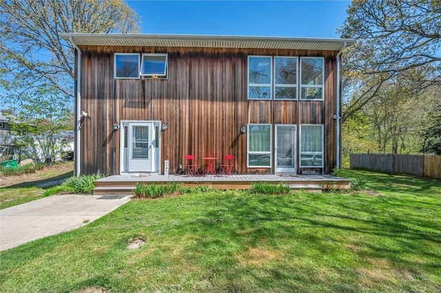 view of front of property featuring a wooden deck
