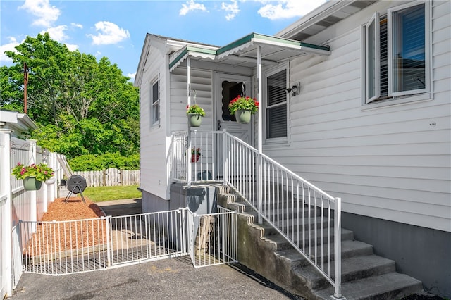 entrance to property with fence