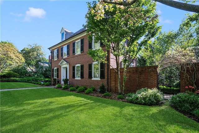 125 Grotto Ave, Providence, RI 02906 - view of front of home with a front yard and brick siding