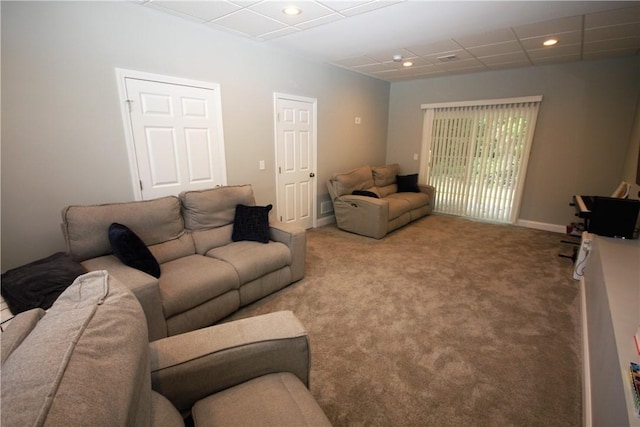 living room with a drop ceiling, carpet, recessed lighting, and baseboards