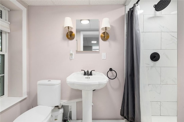 3 Hidden St, Providence, RI 02906 - full bath featuring tiled shower and toilet