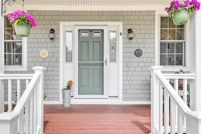 property entrance featuring covered porch