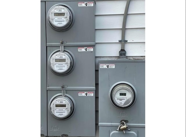184 Wadsworth St, Providence, RI 02909 - utilities featuring electric meter