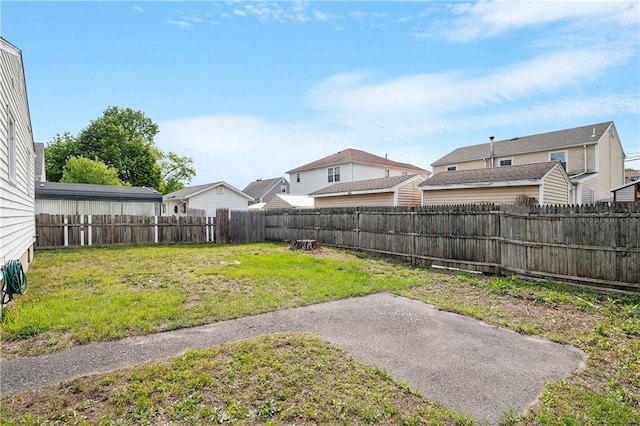 view of yard with a residential view