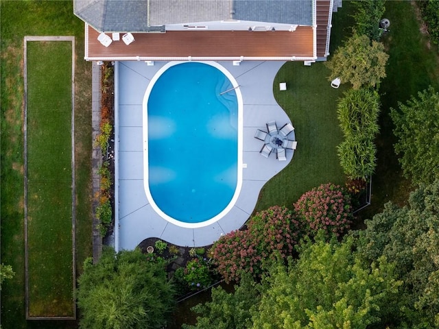 112 Avondale Rd, Westerly, RI 02891 - bird's eye view of a pool