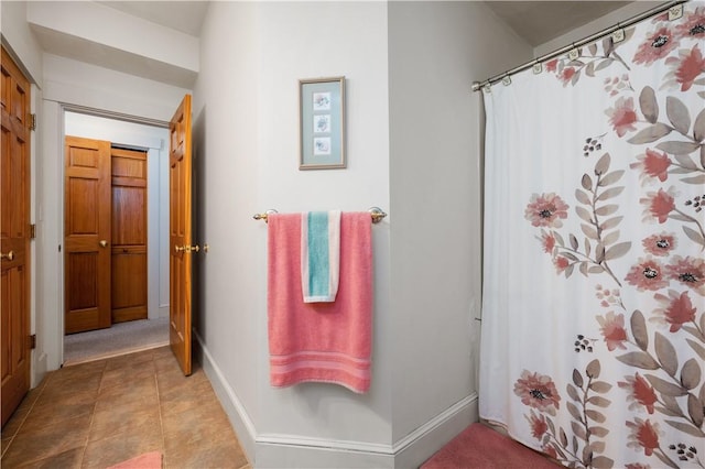 full bathroom with baseboards and curtained shower
