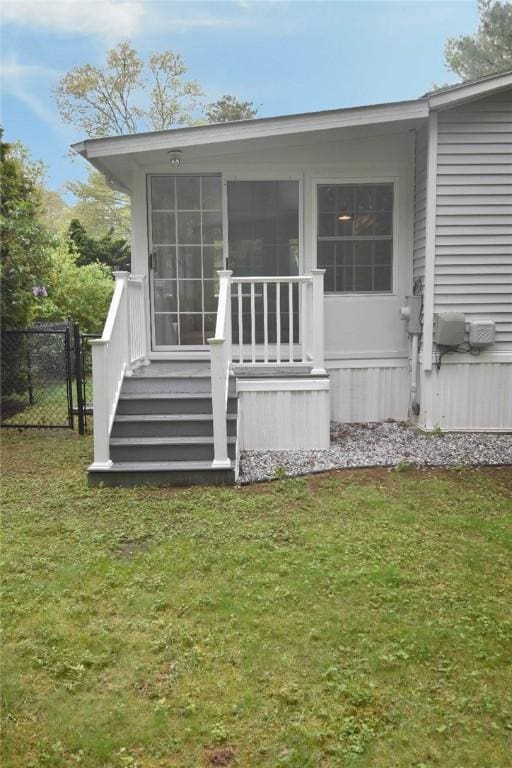 back of house featuring a yard