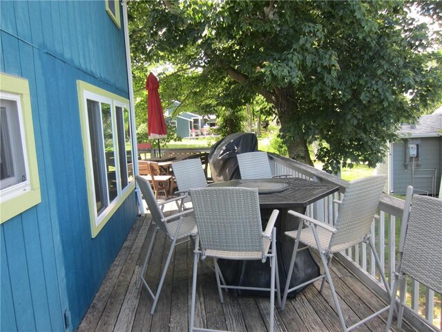 0 Beach Rd, Portsmouth, RI 02871 - deck with outdoor dining space