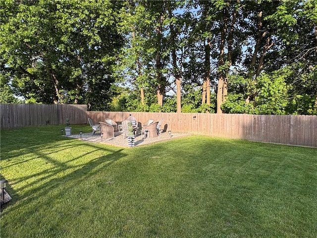 39 Union St, East Greenwich, RI 02818 - view of yard
