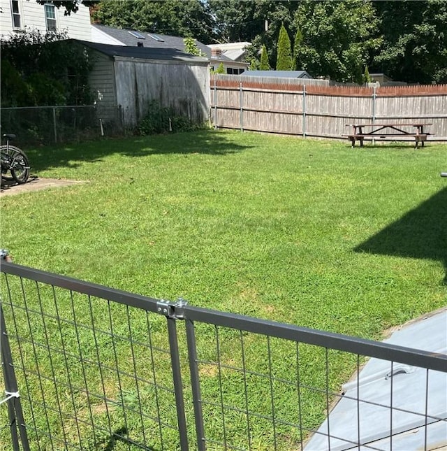 79 Dewey St, Woonsocket, RI 02895 - view of yard