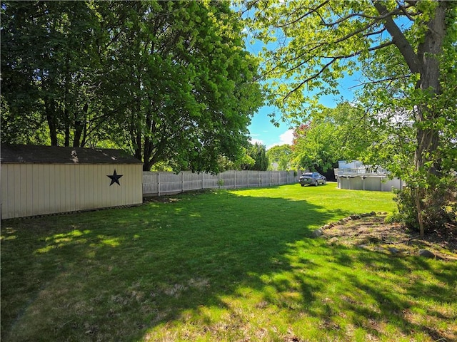view of yard featuring a storage unit and an outdoor structure