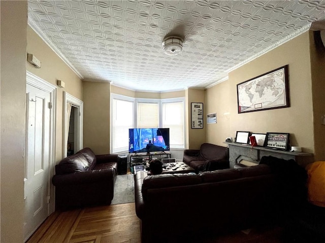 185 Williams St, Providence, RI 02906 - living area with crown molding and an ornate ceiling