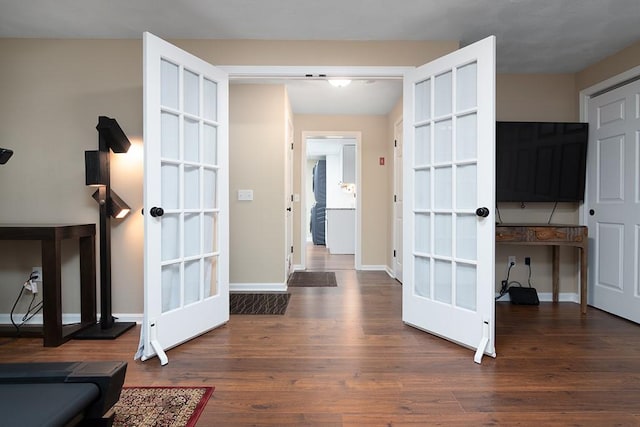 26 Ivy Hollow Ct, Cranston, RI 02921 - hallway featuring wood finished floors and baseboards