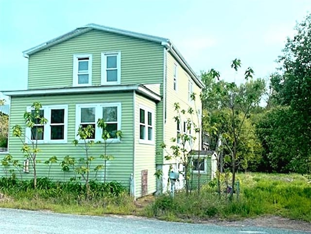 72 Jefferson St, Tiverton, RI 02878 - view of property exterior