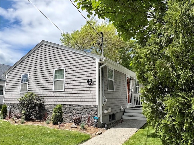 24 Southmayd St, Newport, RI 02840 - view of side of home with a yard