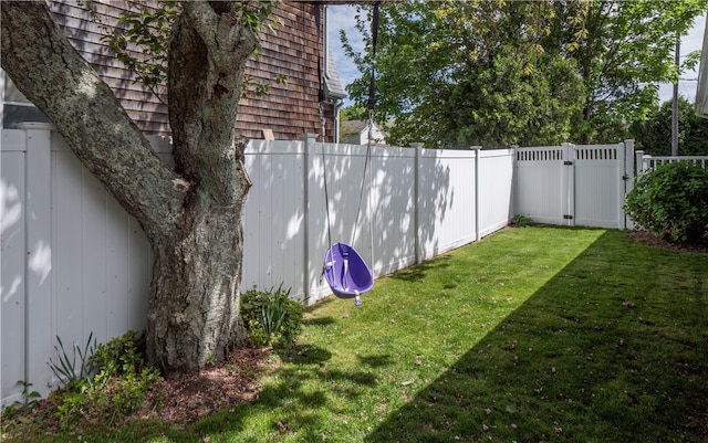 24 Southmayd St, Newport, RI 02840 - fenced backyard with a gate