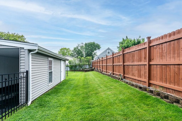 212 S Spruce St, East Providence, RI 02914 - view of yard