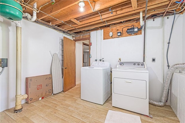 40 Haverhill Ave, North Kingstown, RI 02852 - laundry room featuring washer and clothes dryer and light wood finished floors