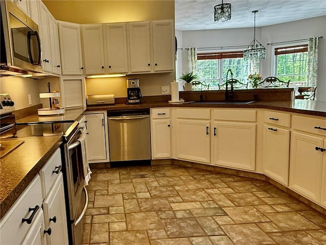 36 Jasmine Cir, North Kingstown, RI 02874 - kitchen with stainless steel appliances, a sink, plenty of natural light, and dark countertops