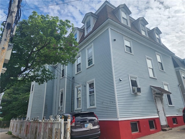 95 Congress Ave, Providence, RI 02907 - view of side of home