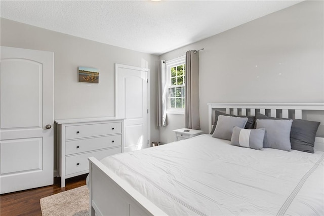 25 Old Pine Rd, Narragansett, RI 02882 - bedroom featuring dark wood-style floors and a textured ceiling