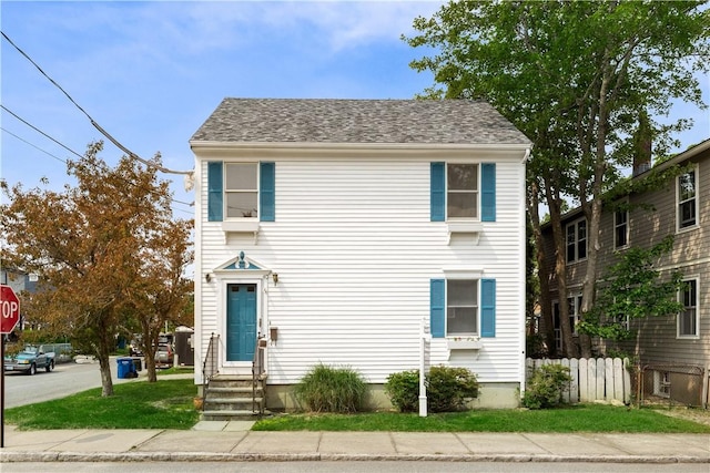40 Atlantic St, Newport, RI 02840 - traditional home with entry steps