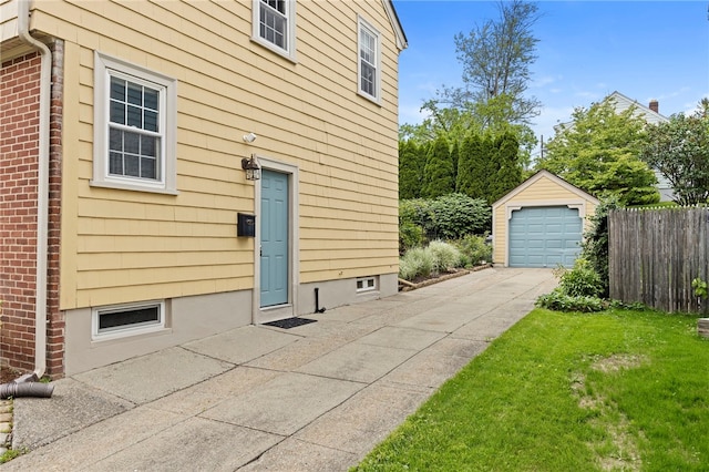 405 Eaton St, Providence, RI 02908 - view of side of property featuring an outbuilding, driveway, and a detached garage
