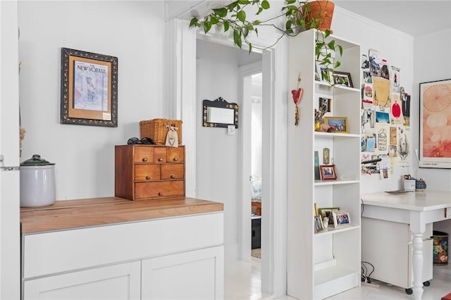 143 Ivy St, Providence, RI 02906 - hall featuring ornamental molding