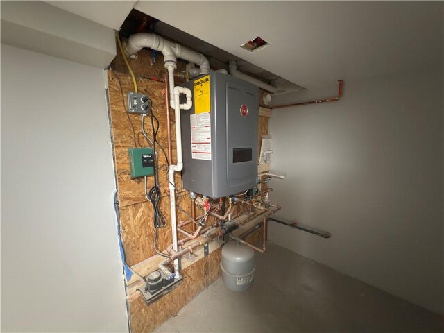 103 Pleasent St, Woonsocket, RI 02895 - utilities featuring water heater