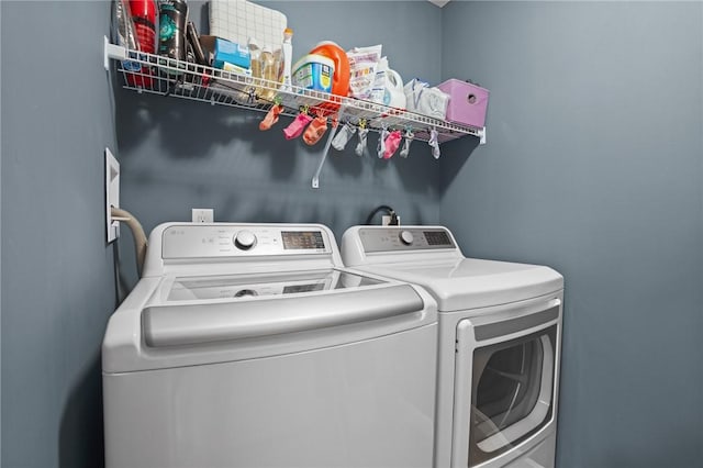 4 Overlook Cir, Coventry, RI 02816 - laundry area with washer and dryer