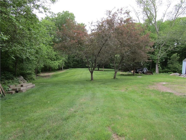 524 Middle Rd, East Greenwich, RI 02818 - view of green lawn