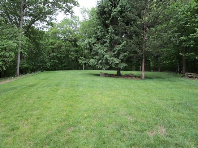 524 Middle Rd, East Greenwich, RI 02818 - view of grassy yard