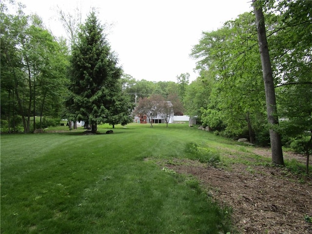 524 Middle Rd, East Greenwich, RI 02818 - view of green lawn
