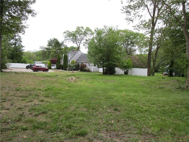 524 Middle Rd, East Greenwich, RI 02818 - view of yard