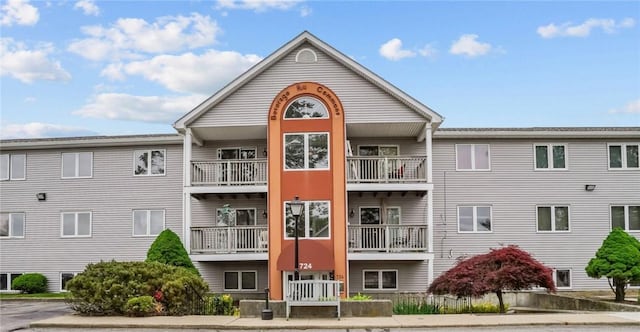 724 Beverage Hill Ave Unit 304, Pawtucket, RI 02861 - view of building exterior