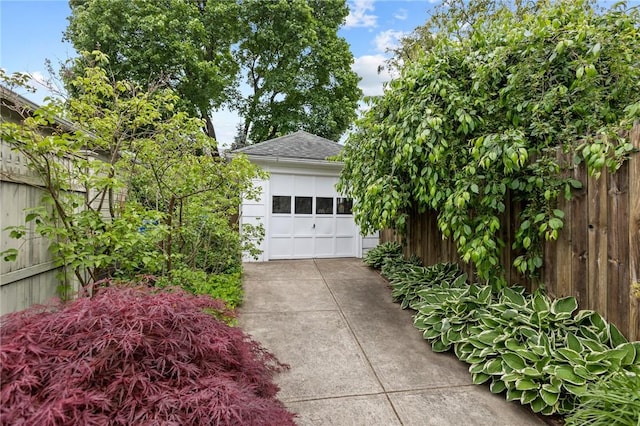 77 Friendly Rd, Cranston, RI 02910 - detached garage with driveway