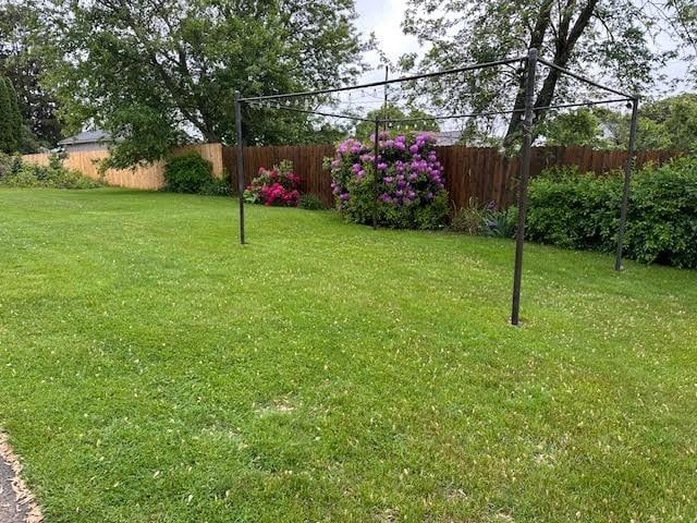 30 Pomham St, Cranston, RI 02910 - view of yard