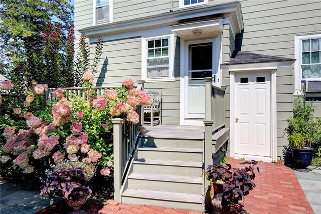 27 Cranston Ave, Newport, RI 02840 - view of entrance to property