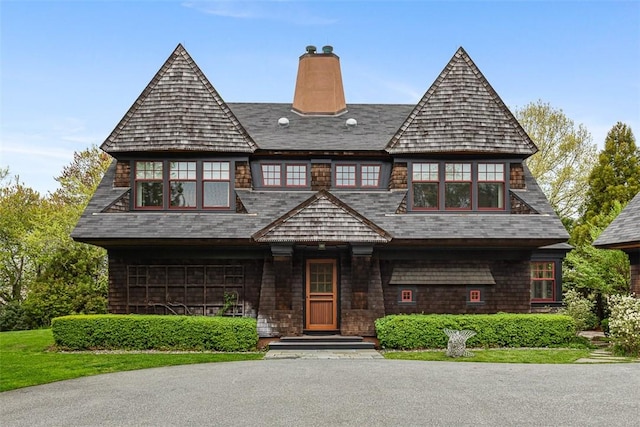 25 Walnut St, Jamestown, RI 02835 - view of front of house with a chimney and roof with shingles