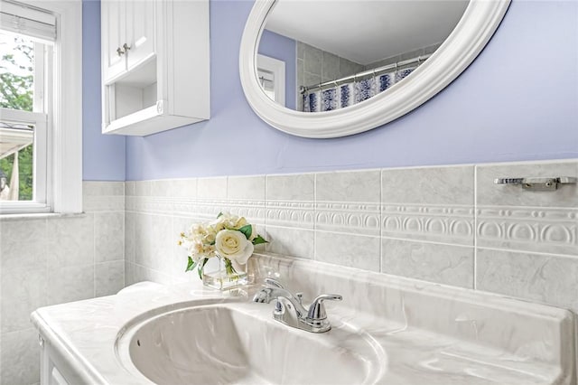 33 Upland Way, Barrington, RI 02806 - full bath with vanity