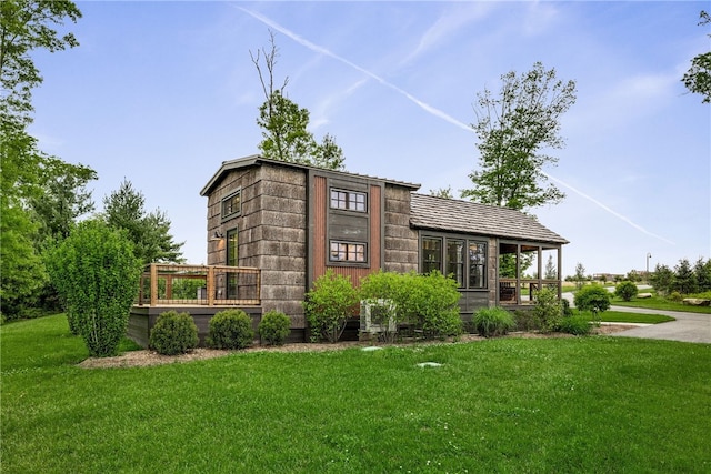 12 Alexander Cir Unit Th2, Richmond, RI 02898 - view of front of property with a front lawn and a wooden deck