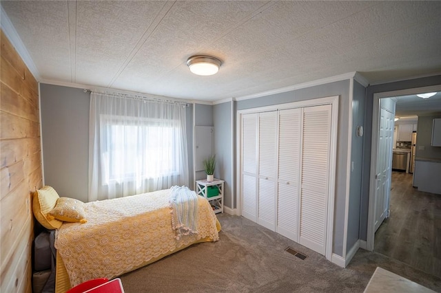 7 Lane D Dr, Coventry, RI 02816 - bedroom with crown molding, a closet, a textured ceiling, carpet floors, and baseboards