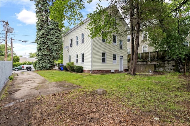 9 Woodbine St, Providence, RI 02906 - view of side of property