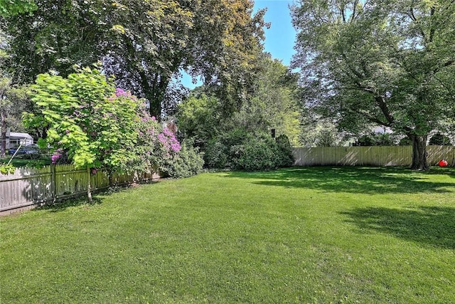 9 Roberta Dr, Barrington, RI 02806 - view of yard